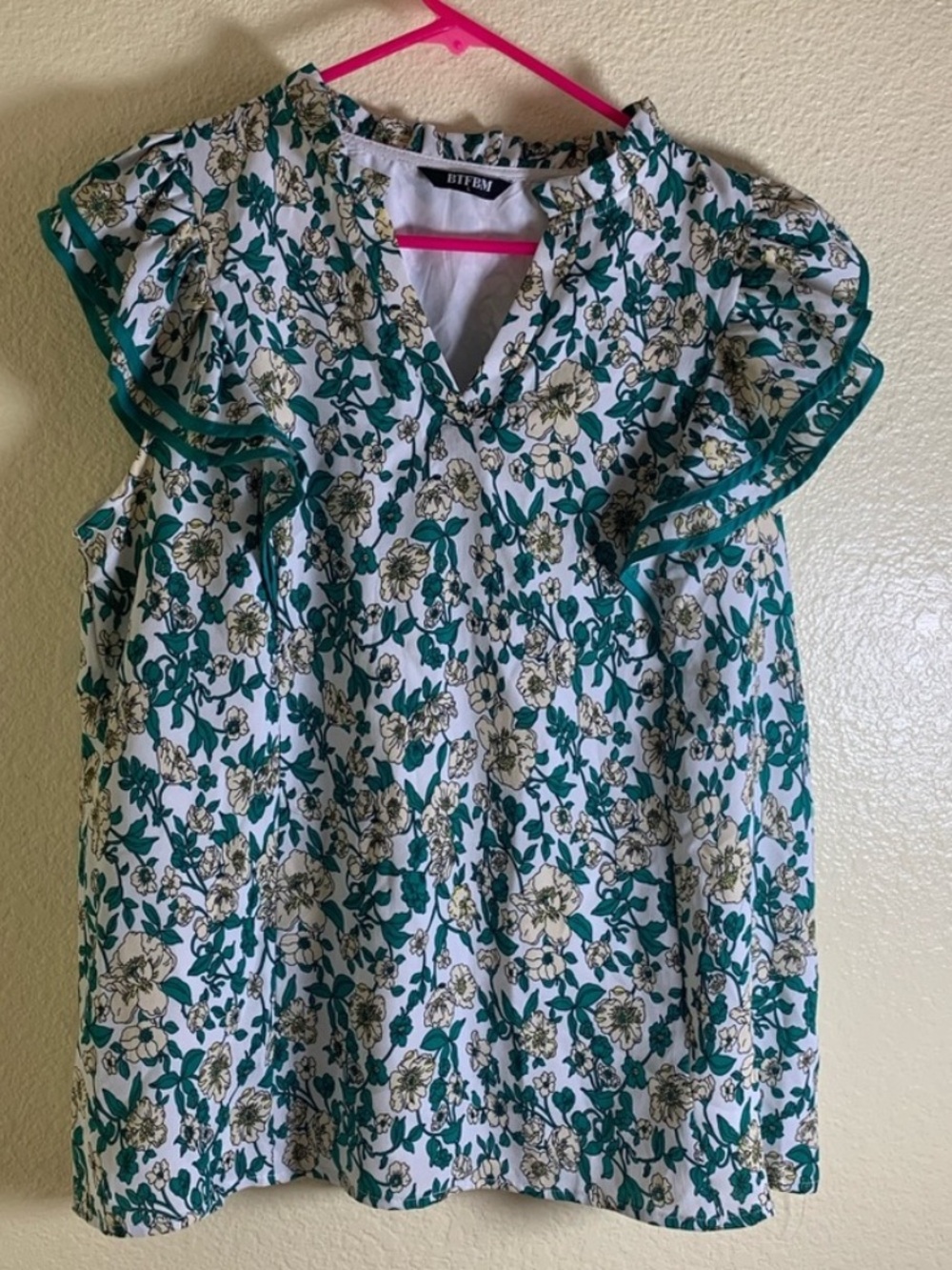 NWOT BTFBM Flutter Sleeve Floral Blouse in Teal and Cream, Size M